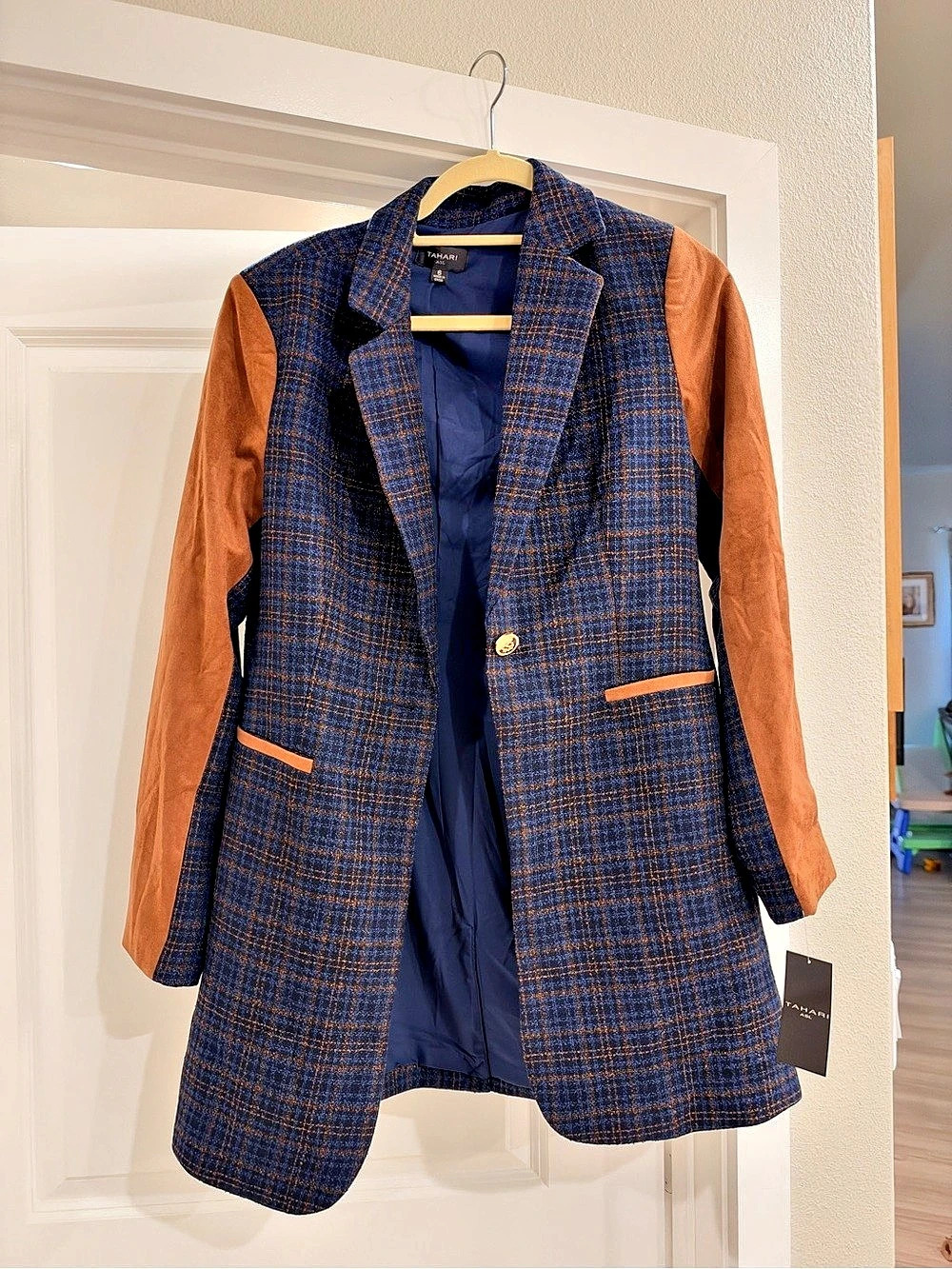 Tahari Plaid Blazer in Navy Blue & tan Size 6 NWT